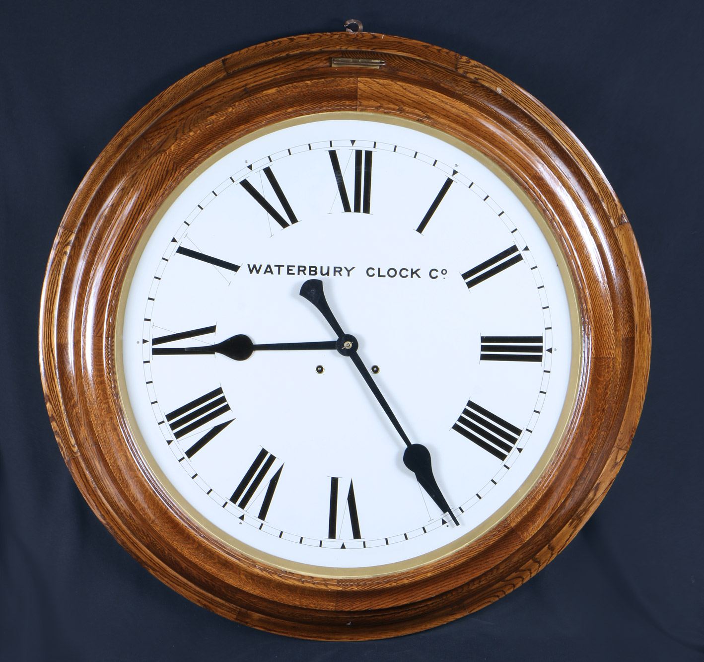  GRAN RELOJ AMERICANO DE APPLIQUE MARCA WATERBURY. 