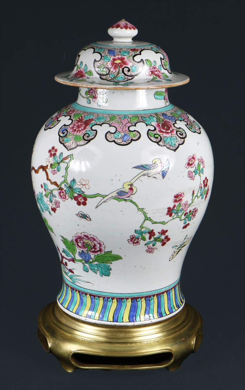  POTICHE CHINO DE ALFARERIA ESMALTADA CON TAPA. 