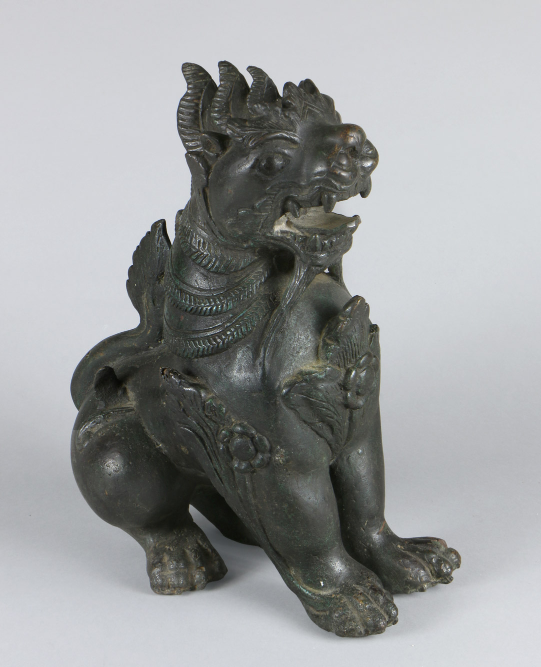  ANTIGUA FIGURA CHINA DE BRONCE PATINADO. 