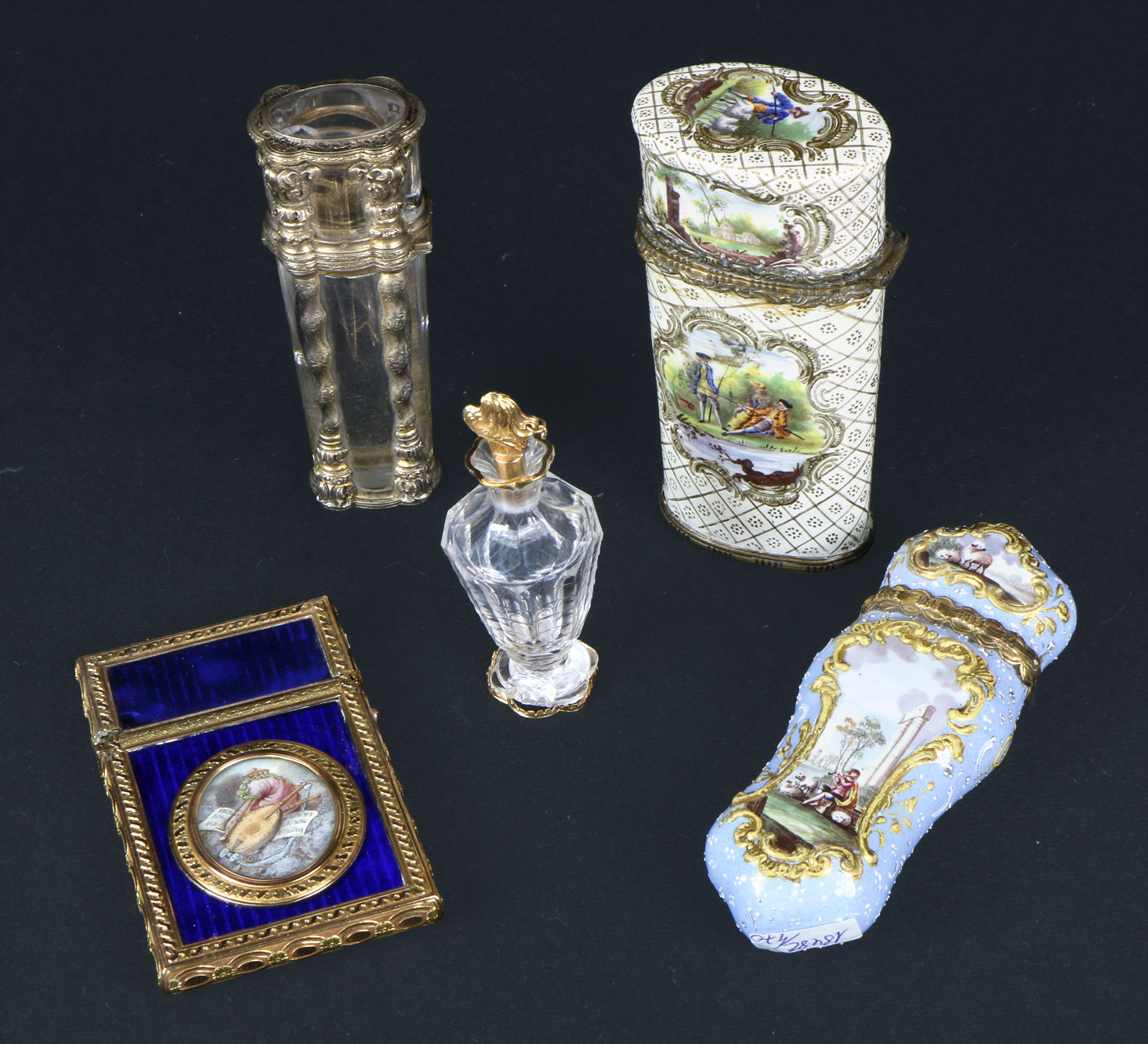 Lotes 420, 422, 419, 423: 
																		ANTIGUO PERFUMERO FRANCES DE CRISTAL Y ORO.
																		ANTIGUO PERFUMERO CON ESTUCHE VENECIANO DE PORCELANA.
																		ANTIGUO TARJETERO FRANCES DE ORO Y ESMALTE. 
																		ANTIGUO PERFUMERO ITALIANO DE CRISTAL DE ROCA.