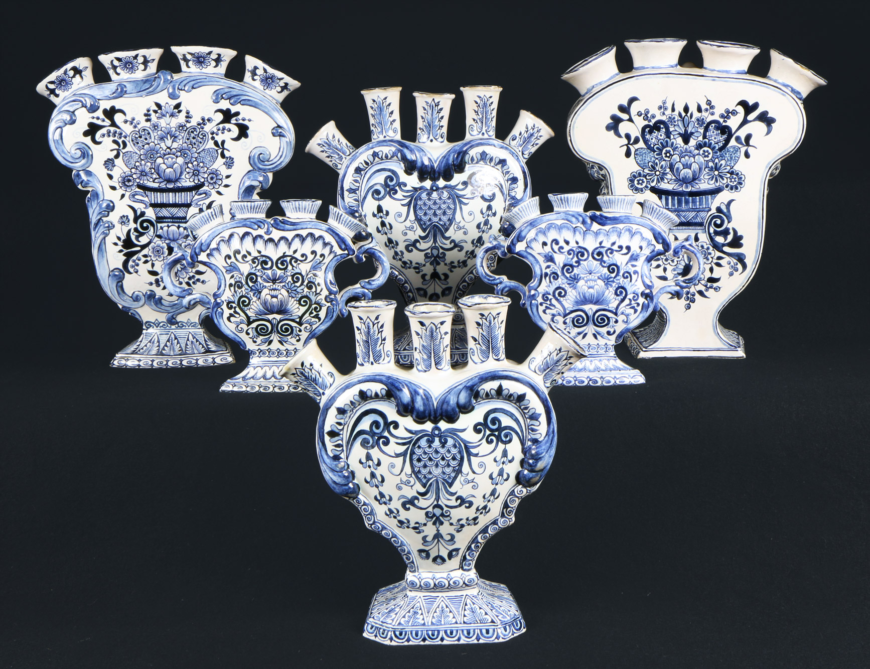  SEIS TULIPANEROS DE CERAMICA HOLANDESA ESMALTADA.