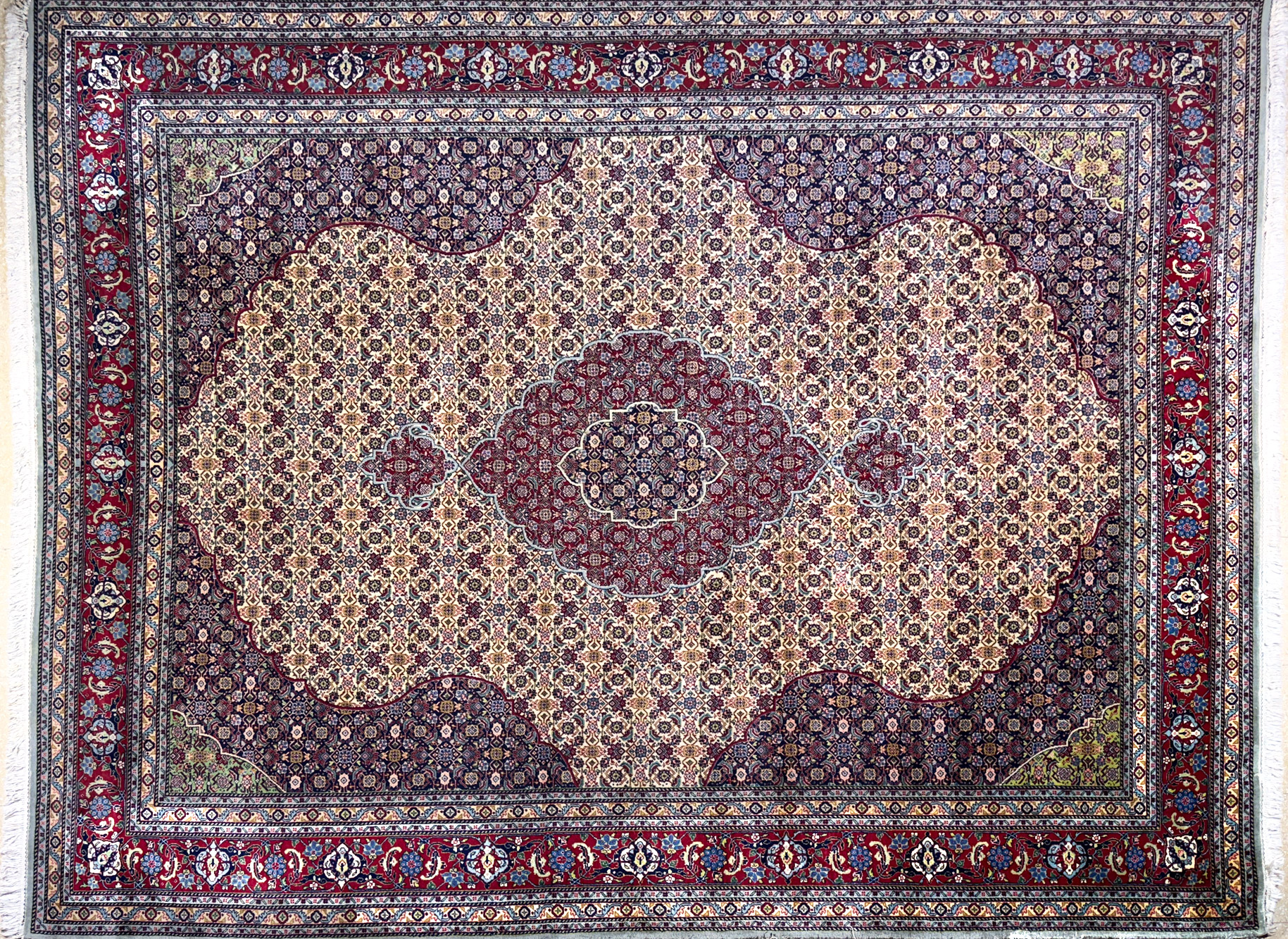  ALFOMBRA NACIONAL DE LANA TEJIDA A MANO. 