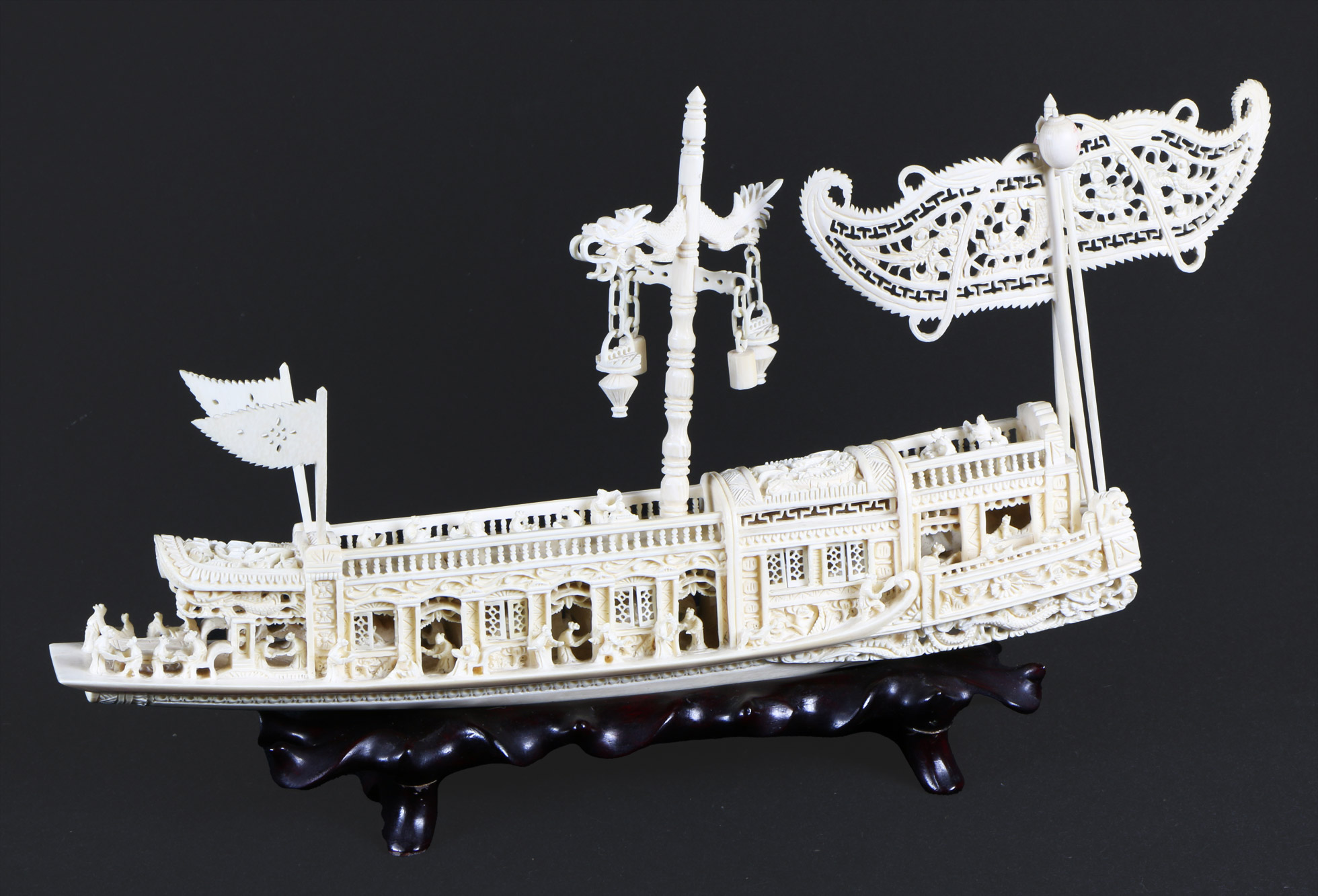  BARCA CHINA DE MARFIL TALLADO Y CALADO. 