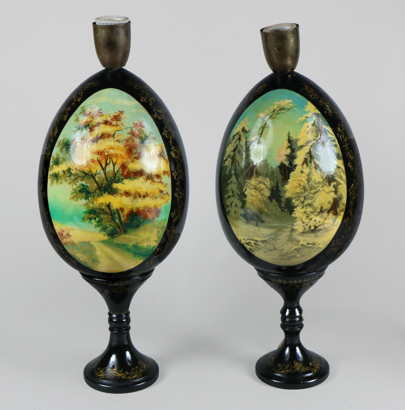  PAR DE LAMPARAS RUSAS DE MADERA DECORADAS A MANO. 