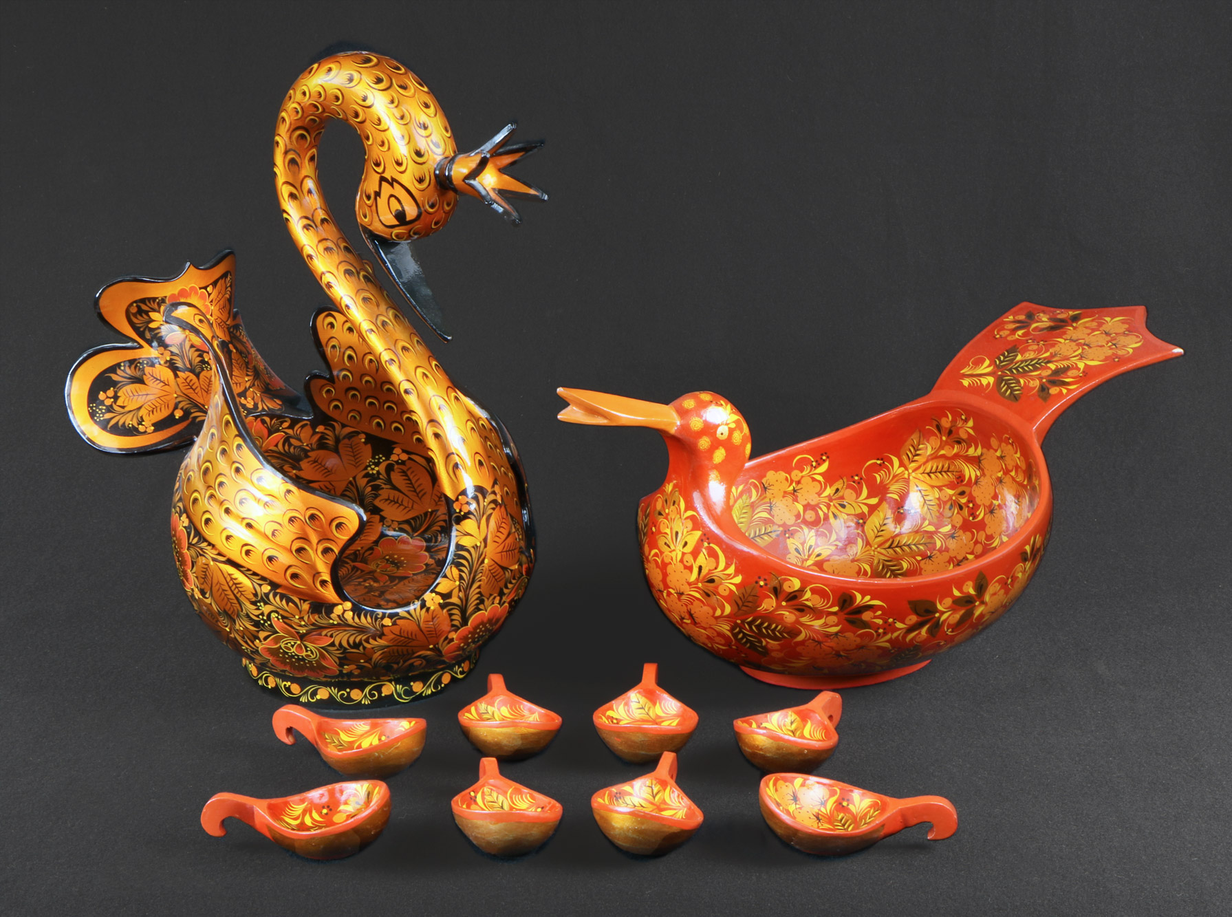  DOS CUENCOS RUSOS DECORADOS CON PINTURA DE KHOKHLOMA.