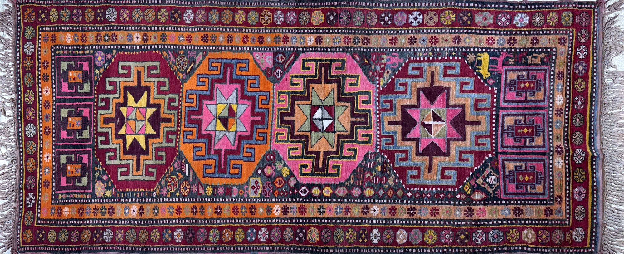  ALFOMBRA CAMINO RUSA DE LANA TEJIDA A MANO. 