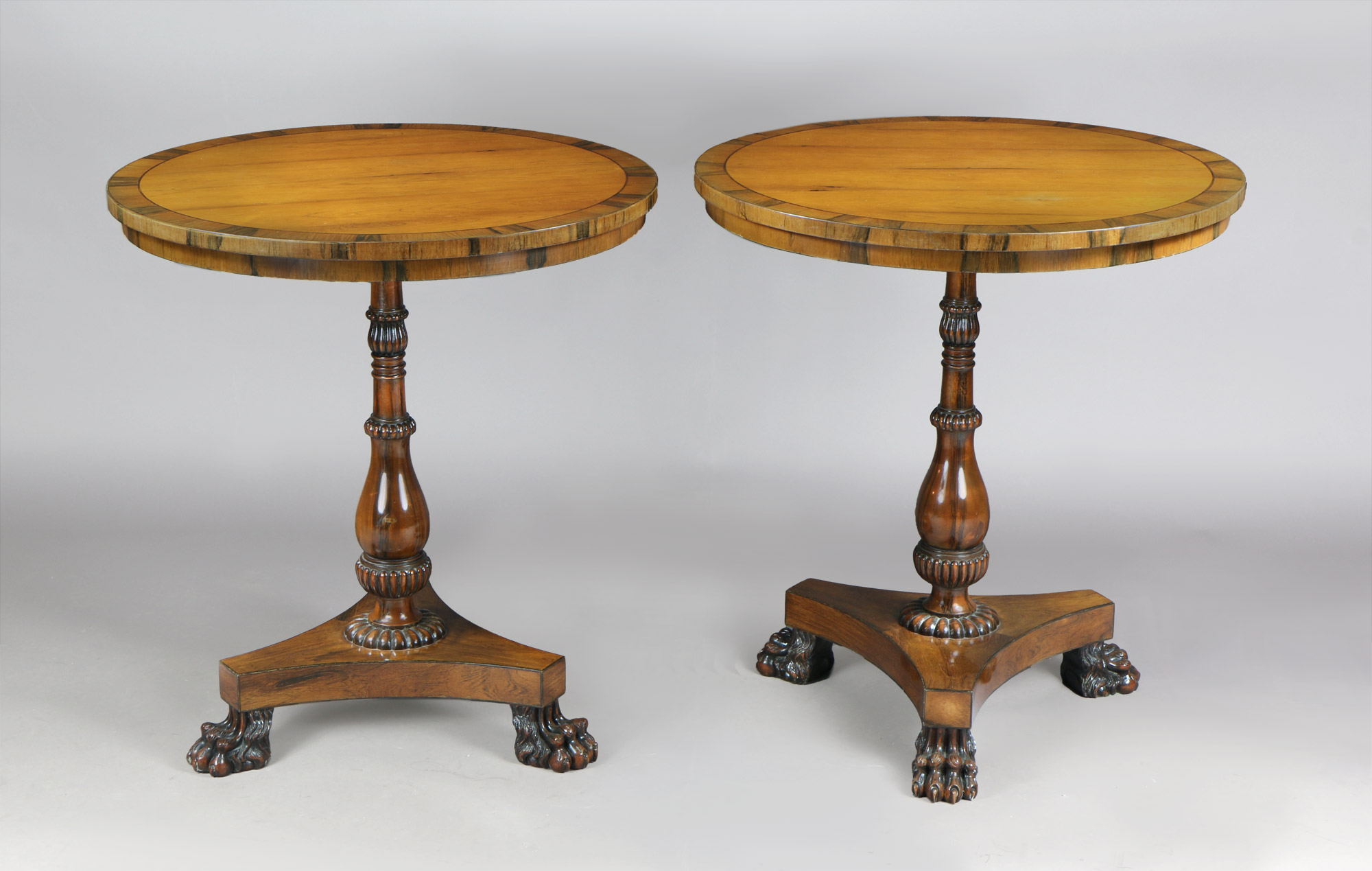  PAR DE PEQUEÑAS MESAS CIRCULARES DE LA CASA STANFORD. 