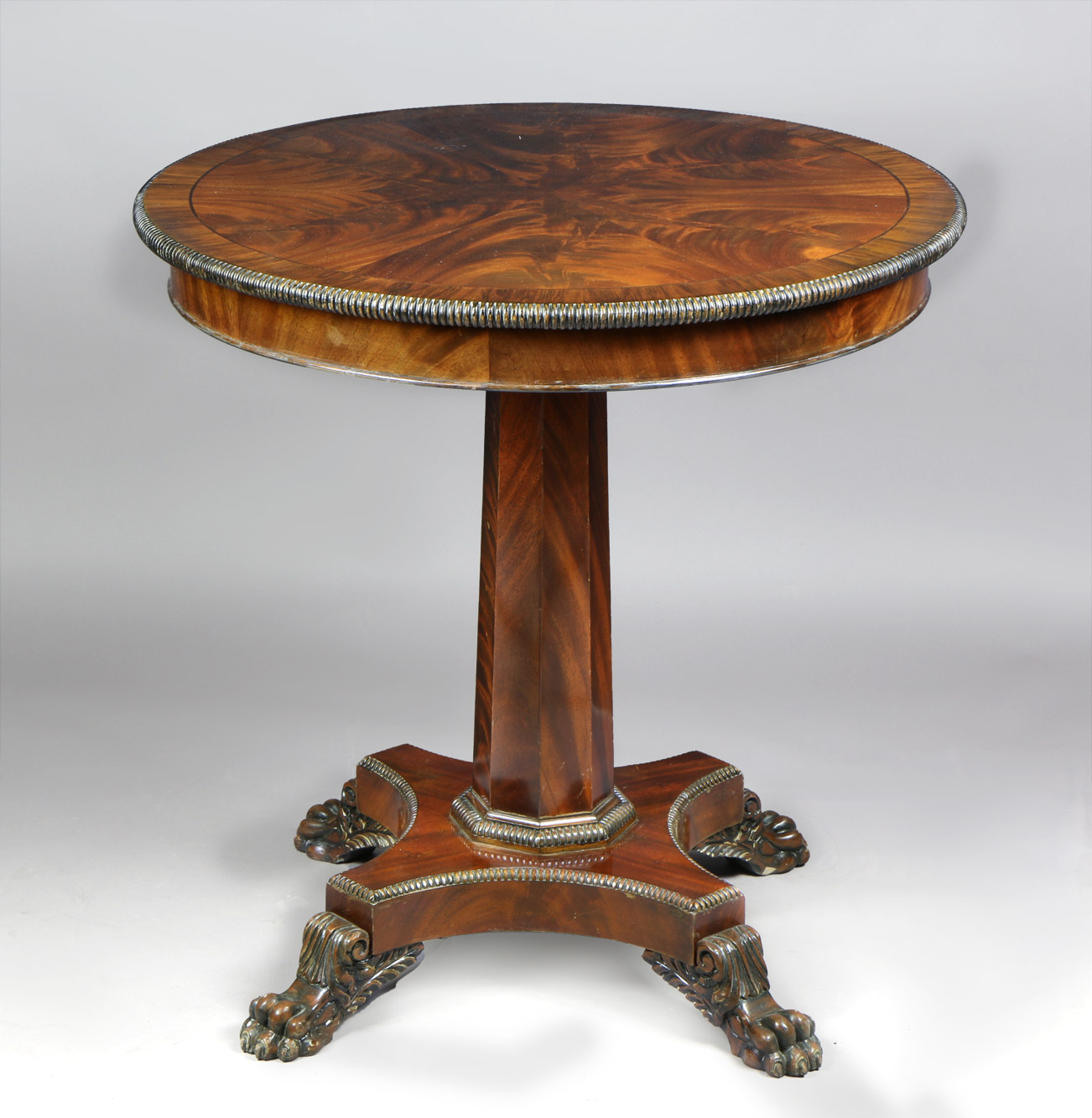 PEQUEÑA MESA CIRCULAR DE ESTILO INGLES REGENCY. PEQUEÑA MESA CIRCULAR DE ESTILO INGLES REGENCY.