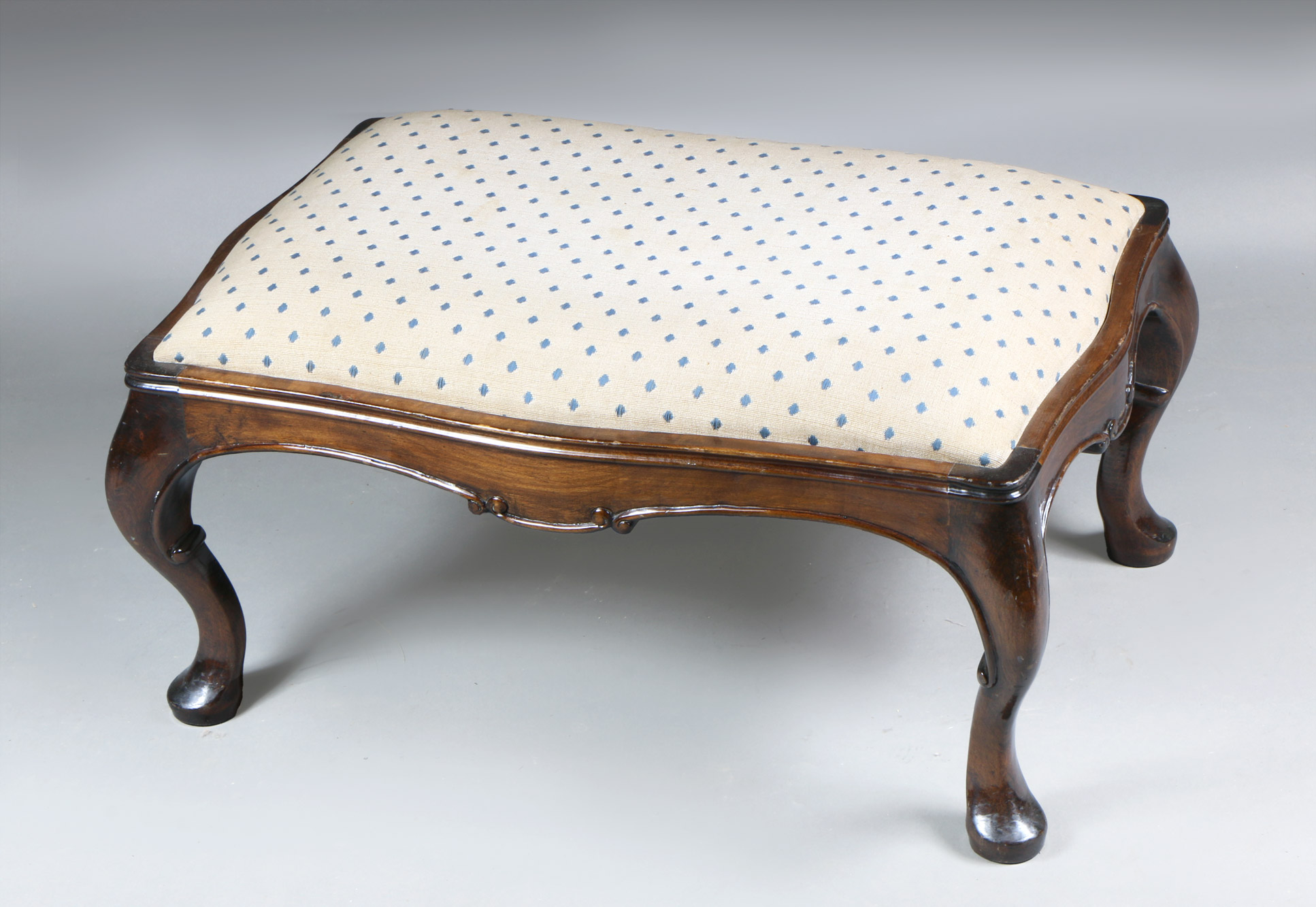  BANQUETA INGLESA DE ESTILO REINA ANA.