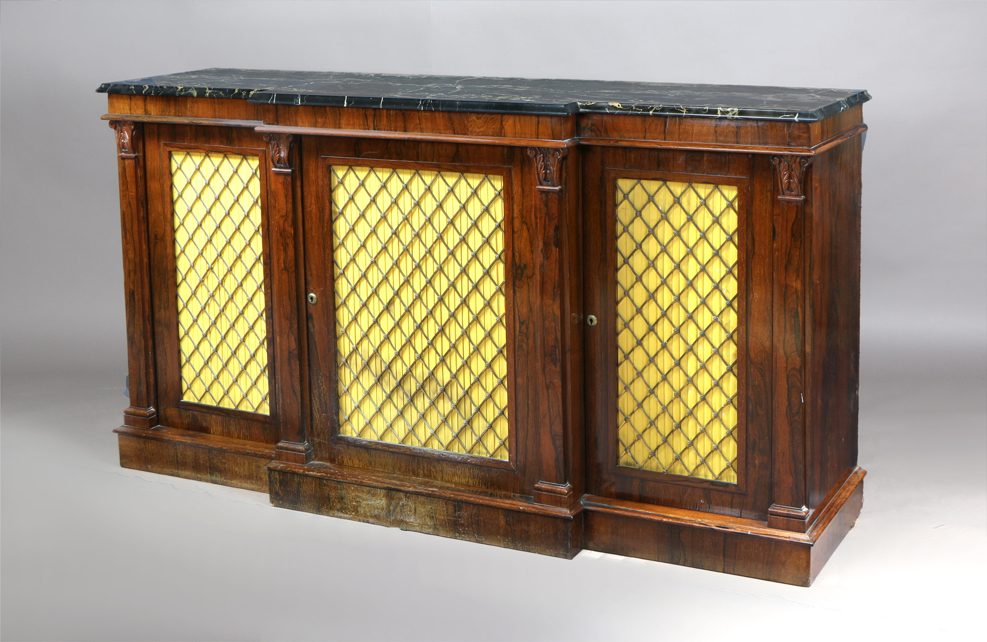  APARADOR BAJO DE ESTILO INGLES REGENCY.