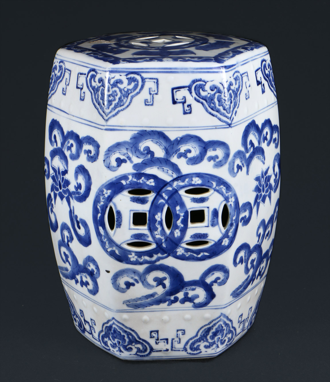  PEQUEÑO BANCO DE PORCELANA CHINA PARA JARDIN. 