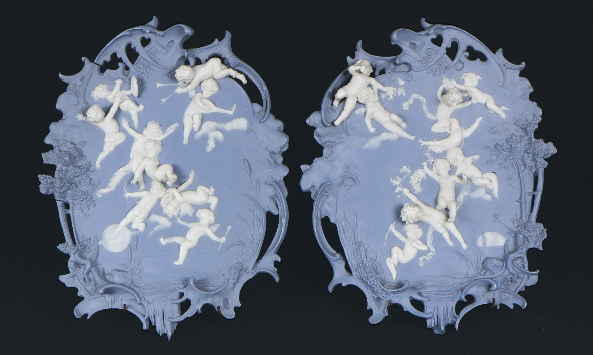  PAR DE PLACAS ALEMANAS DE BISCUIT PARA COLGAR. 