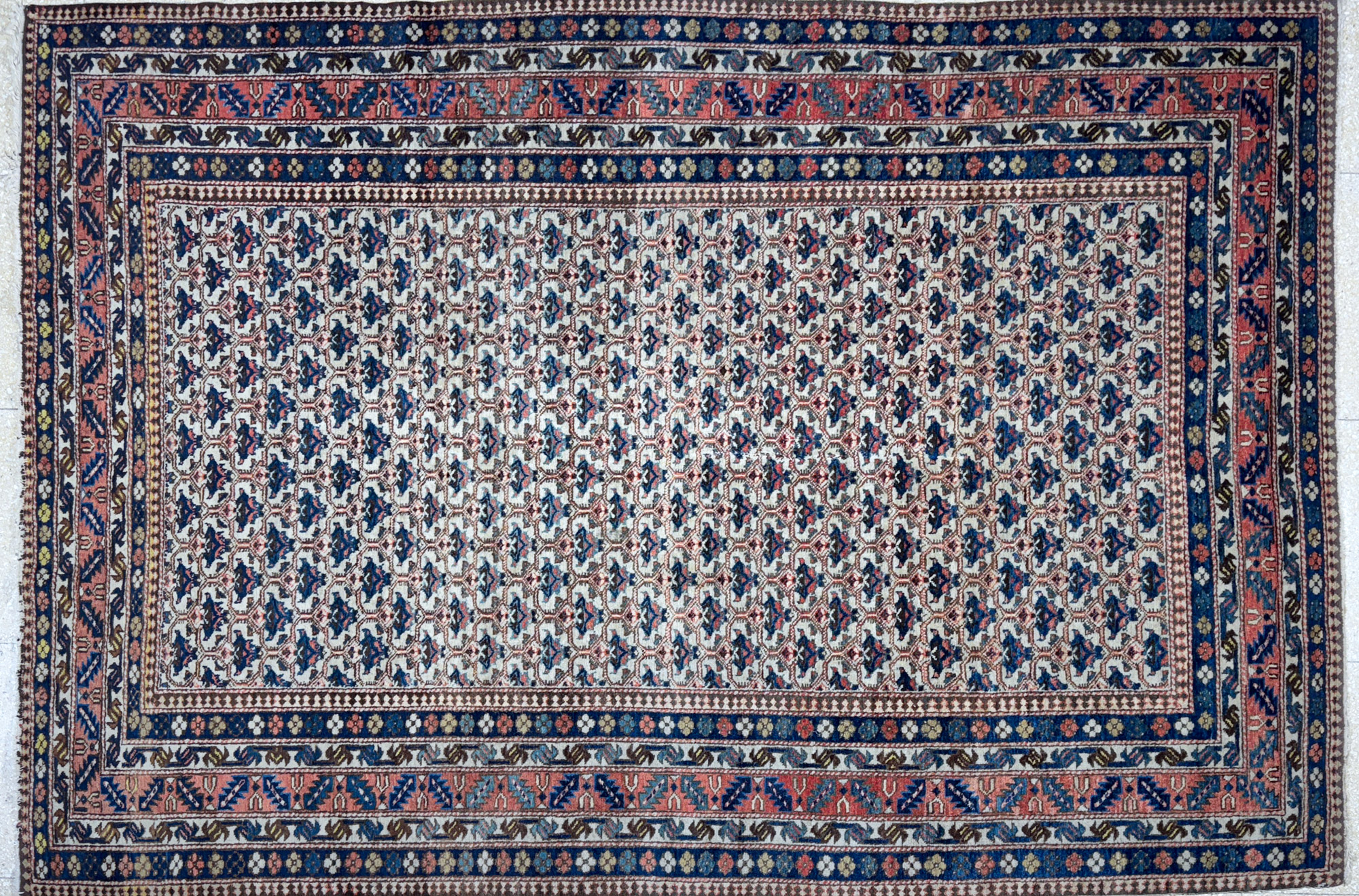 ALFOMBRA PERSA DE LANA TEJIDA A MANO. ALFOMBRA PERSA DE LANA TEJIDA A MANO.