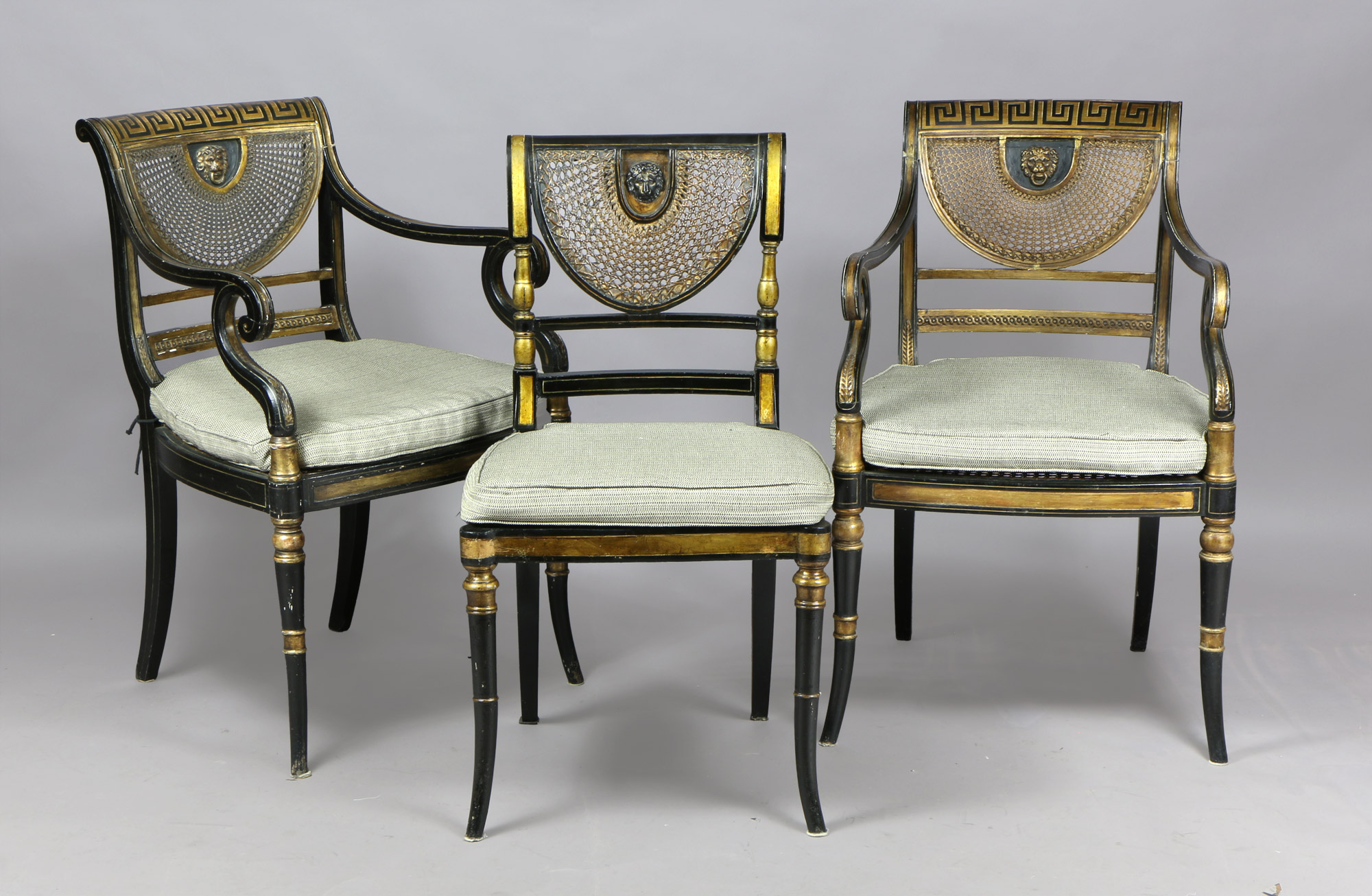  DOS ANTIGUOS SILLONES Y SEIS SILLAS INGLESAS REGENCY.