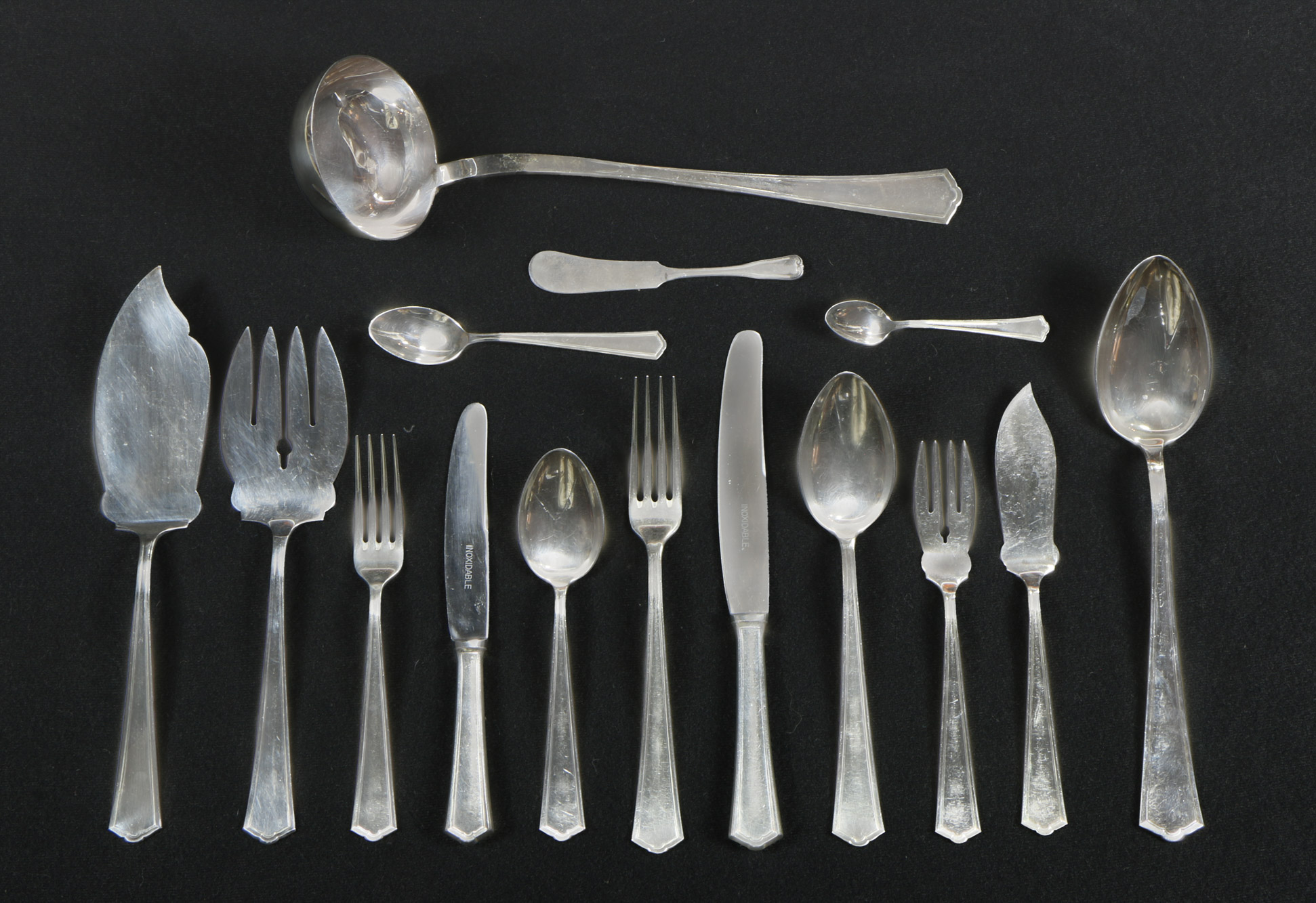  JUEGO DE CUBIERTOS ITALIANO DE PLATA 800 SELLADA. 