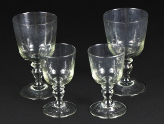 Lote 589: CONJUNTO DE COPAS DE VIDRIO LISO PARA MESA. CONJUNTO DE COPAS DE VIDRIO LISO PARA MESA.