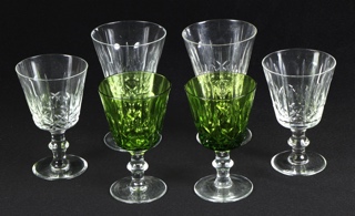 Lote 590: JUEGO DE COPAS DE MEDIO CRISTAL TALLADO. JUEGO DE COPAS DE MEDIO CRISTAL TALLADO.