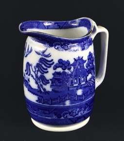 Lote 808: JARRA DE LOZA INGLESA ESMALTADA PARA AGUA.  JARRA DE LOZA INGLESA ESMALTADA PARA AGUA. 