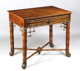 Lote 237: MESA ANGLO-INDIA DE MADERA IMITANDO BAMBOO PARA CENTRO. MESA ANGLO-INDIA DE MADERA IMITANDO BAMBOO PARA CENTRO.