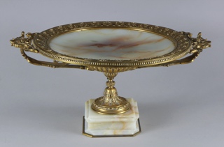 Lote 474: GRAN CENTRO TARJETERO FRANCES DE ALABASTRO Y BRONCE.  GRAN CENTRO TARJETERO FRANCES DE ALABASTRO Y BRONCE. 