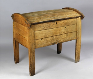 Lote 183: ANTIGUO BAUL RENACIMIENTO DEL NORTE DE EUROPA.  ANTIGUO BAUL RENACIMIENTO DEL NORTE DE EUROPA. 