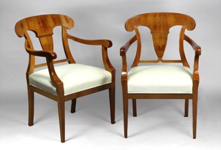 Lote 248: PAR DE SILLONES DE ESTILO BIEDERMEIER.  PAR DE SILLONES DE ESTILO BIEDERMEIER. 