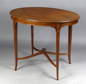 Lote 301: MESA OVAL INGLESA DE ESTILO EDUARDIANO PARA CENTRO.  MESA OVAL INGLESA DE ESTILO EDUARDIANO PARA CENTRO. 
