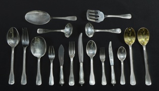 Lote 412: JUEGO DE CUBIERTOS DE PLATA FRANCESA PUIFORCAT.  JUEGO DE CUBIERTOS DE PLATA FRANCESA PUIFORCAT. 