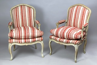 Lote 210: PAR DE SILLONES FRANCESES DE ESTILO LUIS XV. PAR DE SILLONES FRANCESES DE ESTILO LUIS XV.