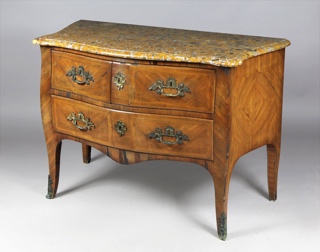 Lote 220: COMODA FRANCESA DE ESTILO LUIS XV. COMODA FRANCESA DE ESTILO LUIS XV.