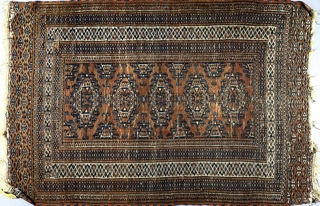 Lote 410: PEQUEÑA ALFOMBRA BOUCKARA DE LANA TEJIDA A MANO. PEQUEÑA ALFOMBRA BOUCKARA DE LANA TEJIDA A MANO.