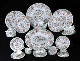 Lote 441: JUEGO DE PORCELANA INGLESA MINTON PARA MESA.  JUEGO DE PORCELANA INGLESA MINTON PARA MESA. 