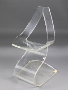 Lote 196: SILLA ESCULTURAL DE ACRILICO DISEÑO DE MICHEL DUMAS. SILLA ESCULTURAL DE ACRILICO DISEÑO DE MICHEL DUMAS.