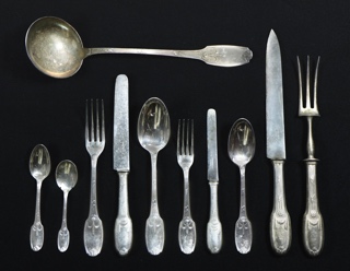 Lote 458: JUEGO DE CUBIERTOS DE METAL FRANCES CHRISTOFLE PLATEADO.  JUEGO DE CUBIERTOS DE METAL FRANCES CHRISTOFLE PLATEADO. 