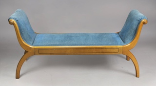 Lote 171: BANQUETA DE ESTILO BIEDERMAYER CON APOYABRAZOS. BANQUETA DE ESTILO BIEDERMAYER CON APOYABRAZOS.