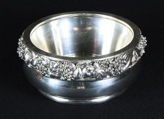 Lote 701: CENTRO ITALIANO DE METAL PLATEADO FIRMADO MARCELLO GIORGIO.  CENTRO ITALIANO DE METAL PLATEADO FIRMADO MARCELLO GIORGIO. 