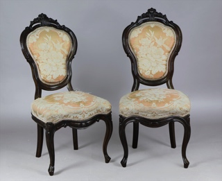 Lote 322: PAR DE ANTIGUAS SILLAS DE ESTILO COLONIAL. PAR DE ANTIGUAS SILLAS DE ESTILO COLONIAL.