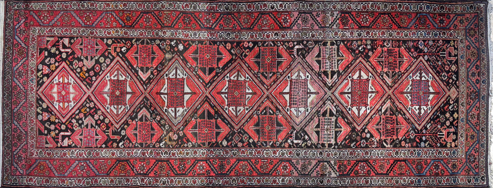  ALFOMBRA CAUCASICA DE LANA TEJIDA A MANO.