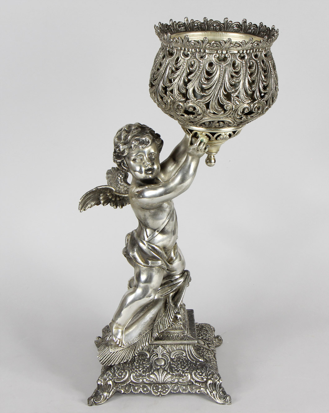  ESCULTURA 'QUERUBIN' DE METAL PLATEADO. 