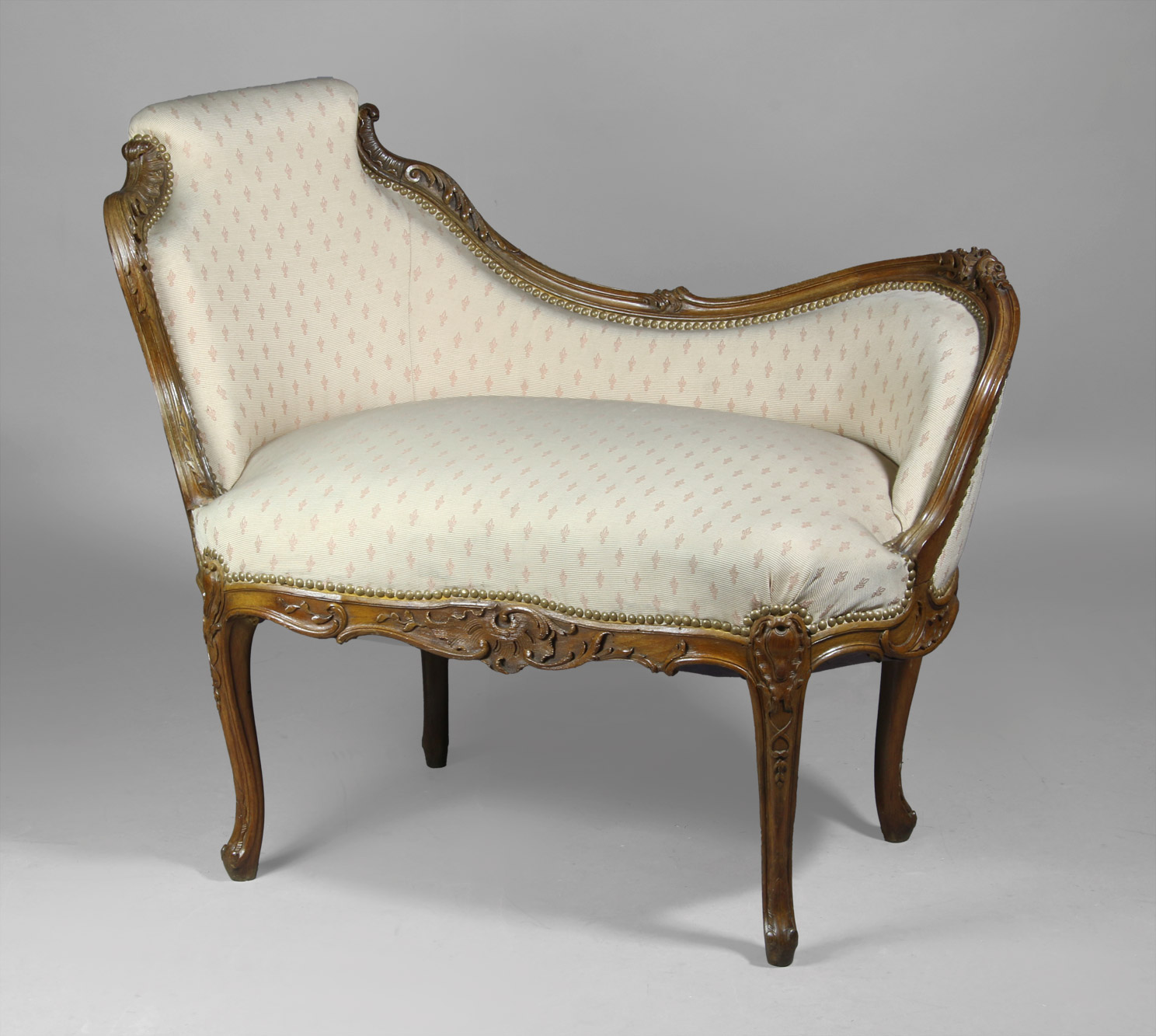 PEQUEÑA CHAISE LONGUE DE ESTILO FRANCES LUIS XV. PEQUEÑA CHAISE LONGUE DE ESTILO FRANCES LUIS XV.