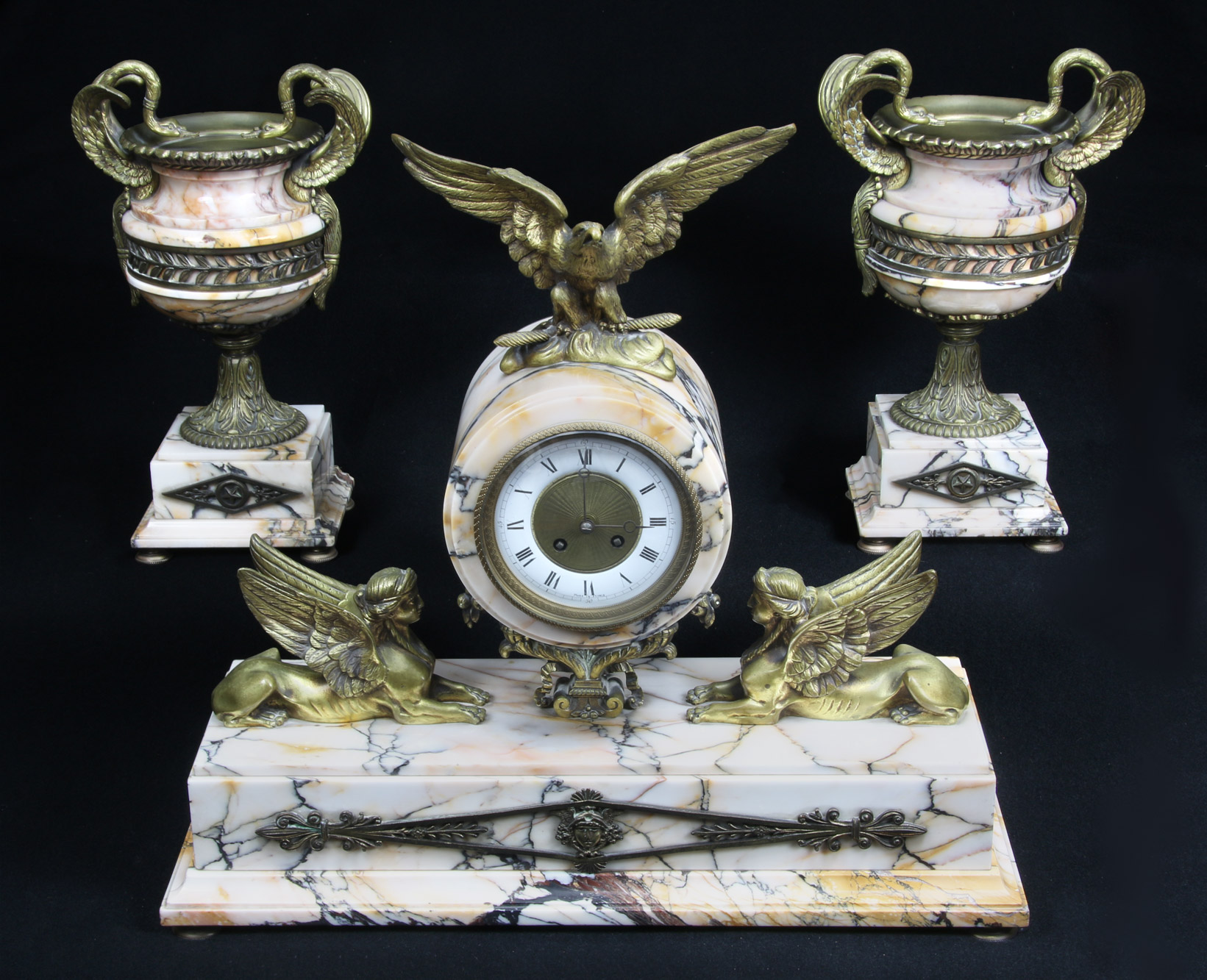 GARNITURE FRANCESA DE MARMOL Y BRONCE ESTILO IMPERIO. GARNITURE FRANCESA DE MARMOL Y BRONCE ESTILO IMPERIO.