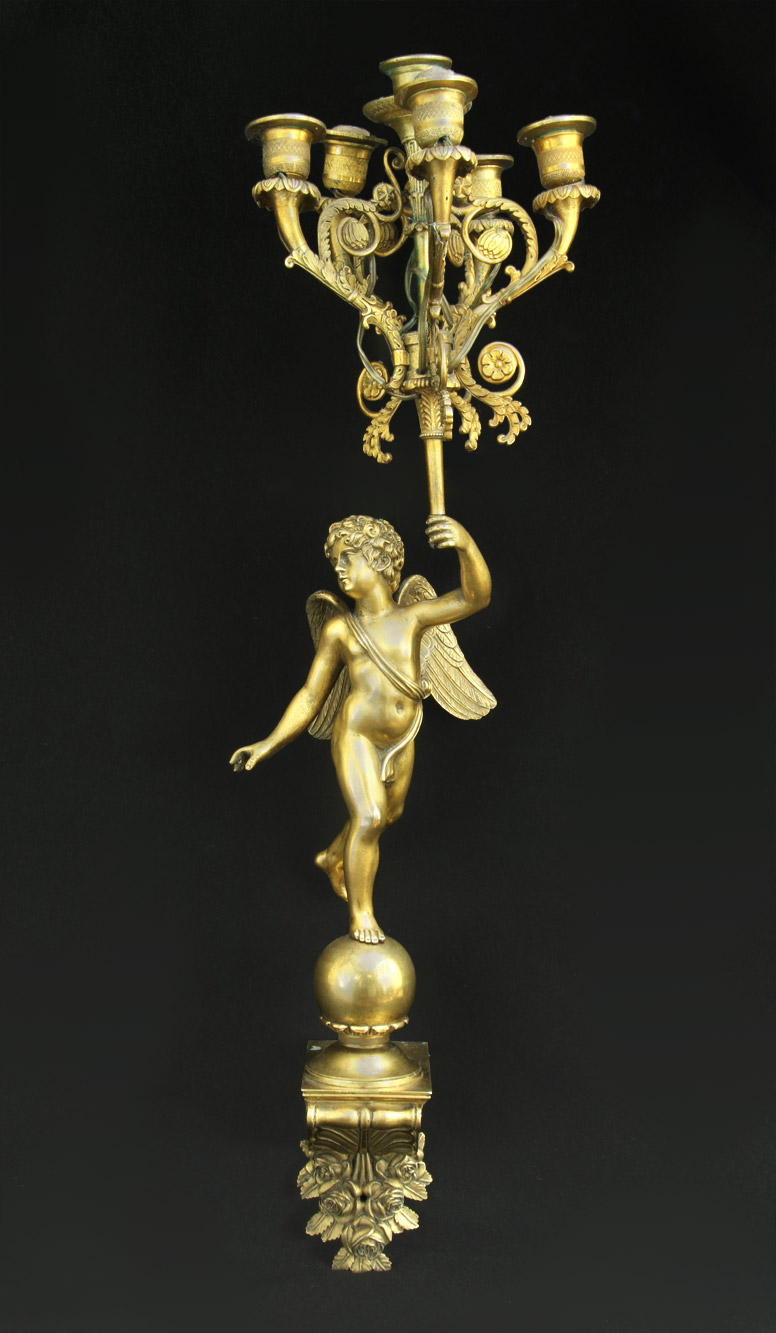 PAR DE CANDELABROS FRANCESES EN FORMA DE APPLIQUE. PAR DE CANDELABROS FRANCESES EN FORMA DE APPLIQUE.