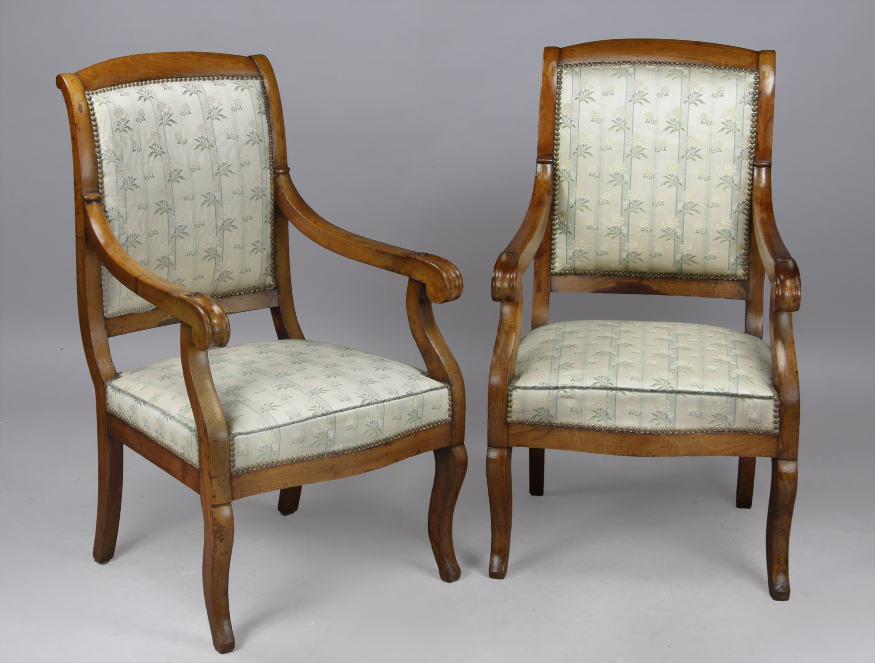  PAR DE ANTIGUOS SILLONES DE EPOCA CHARLES X.