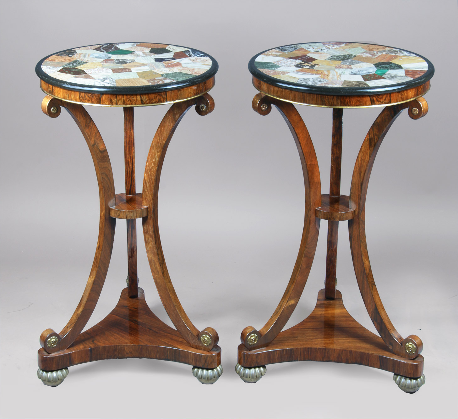 PAR DE ANTIGUAS MESAS CIRCULARES INGLESAS EPOCA WILLIAM IV. PAR DE ANTIGUAS MESAS CIRCULARES INGLESAS EPOCA WILLIAM IV.