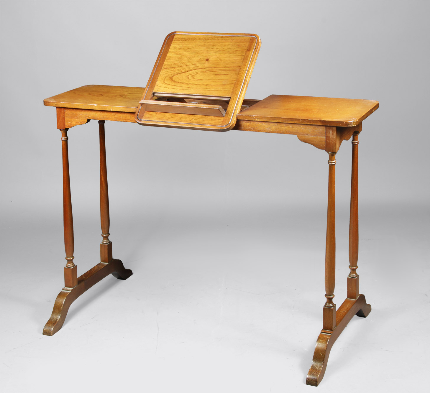  PEQUEÑA MESA ANGOSTA CON ATRIL.