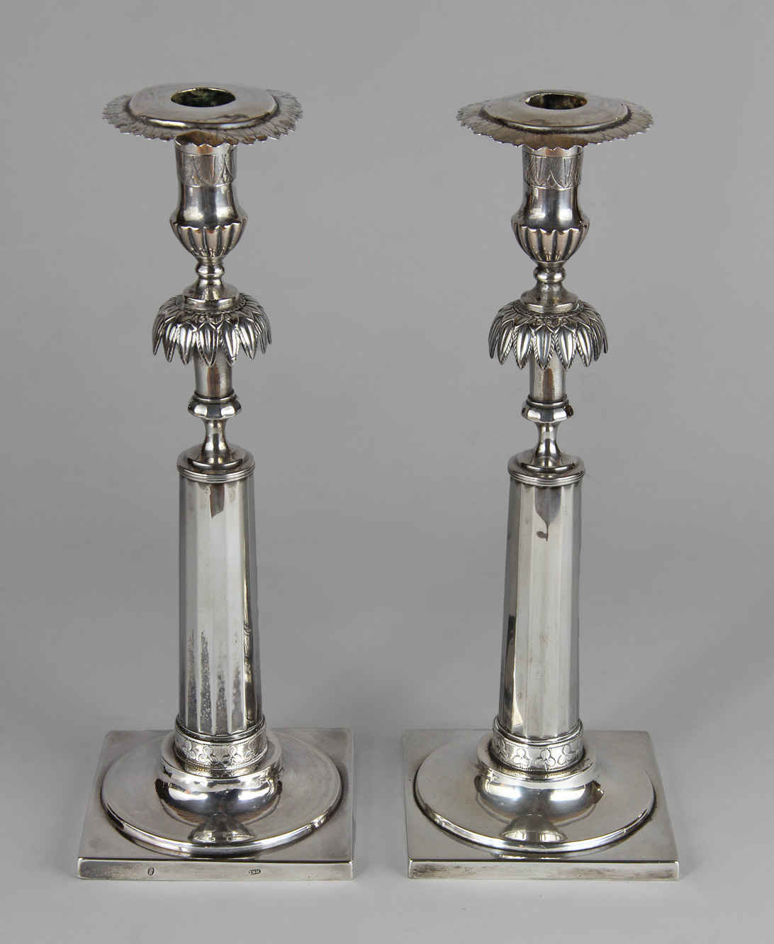 PAR DE ANTIGUOS CANDELEROS RUSOS SIGLO XIX. PAR DE ANTIGUOS CANDELEROS RUSOS SIGLO XIX.