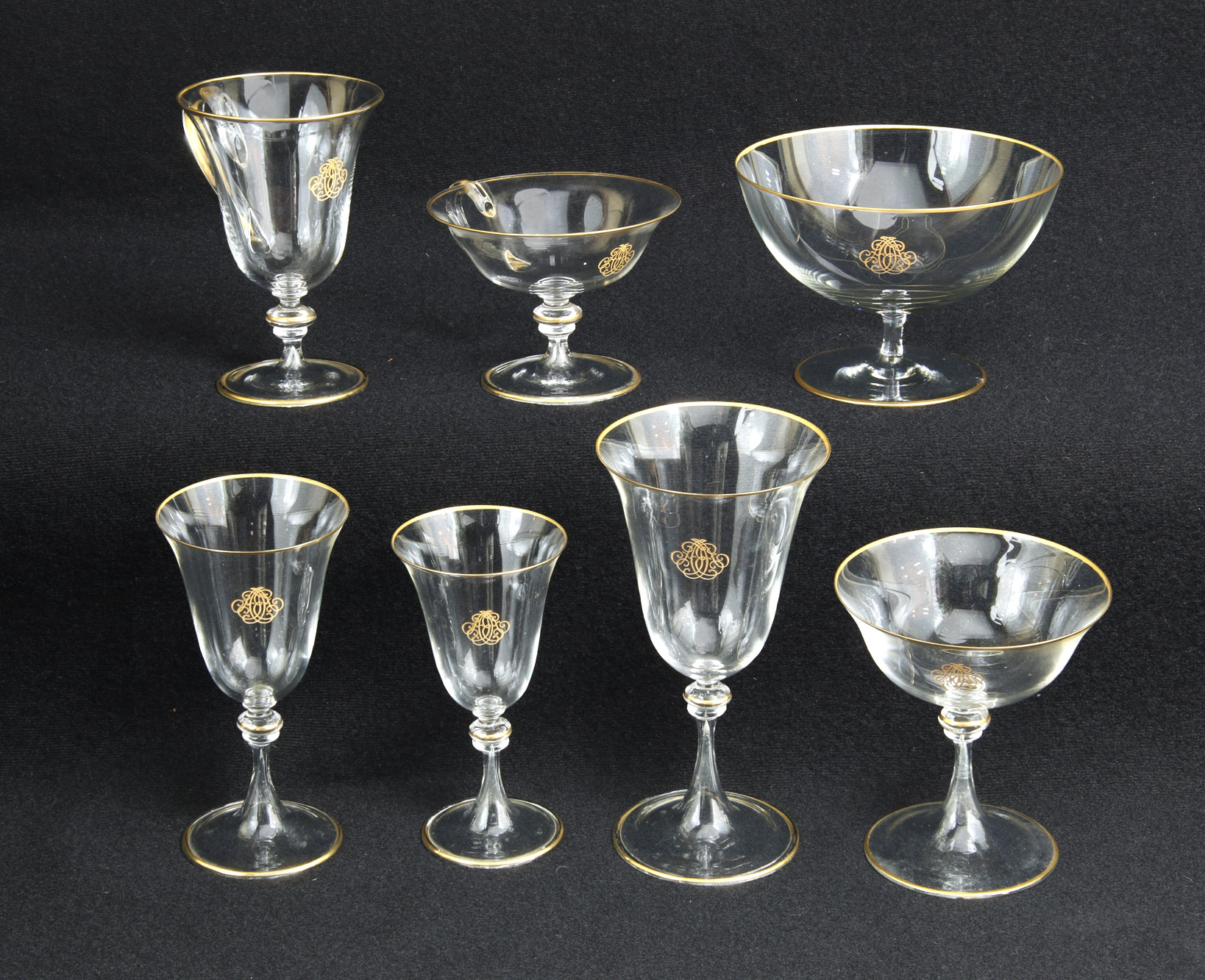 JUEGO DE COPAS DE FINO CRISTAL FRANCES LISO. JUEGO DE COPAS DE FINO CRISTAL FRANCES LISO.