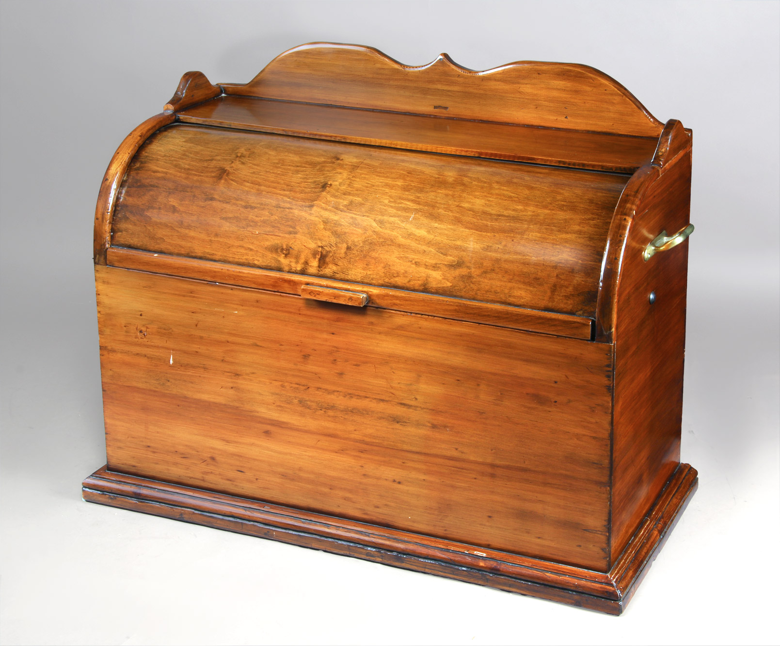 ANTIGUA LEÑERA INGLESA CON TAPA TAMBOR. ANTIGUA LEÑERA INGLESA CON TAPA TAMBOR.