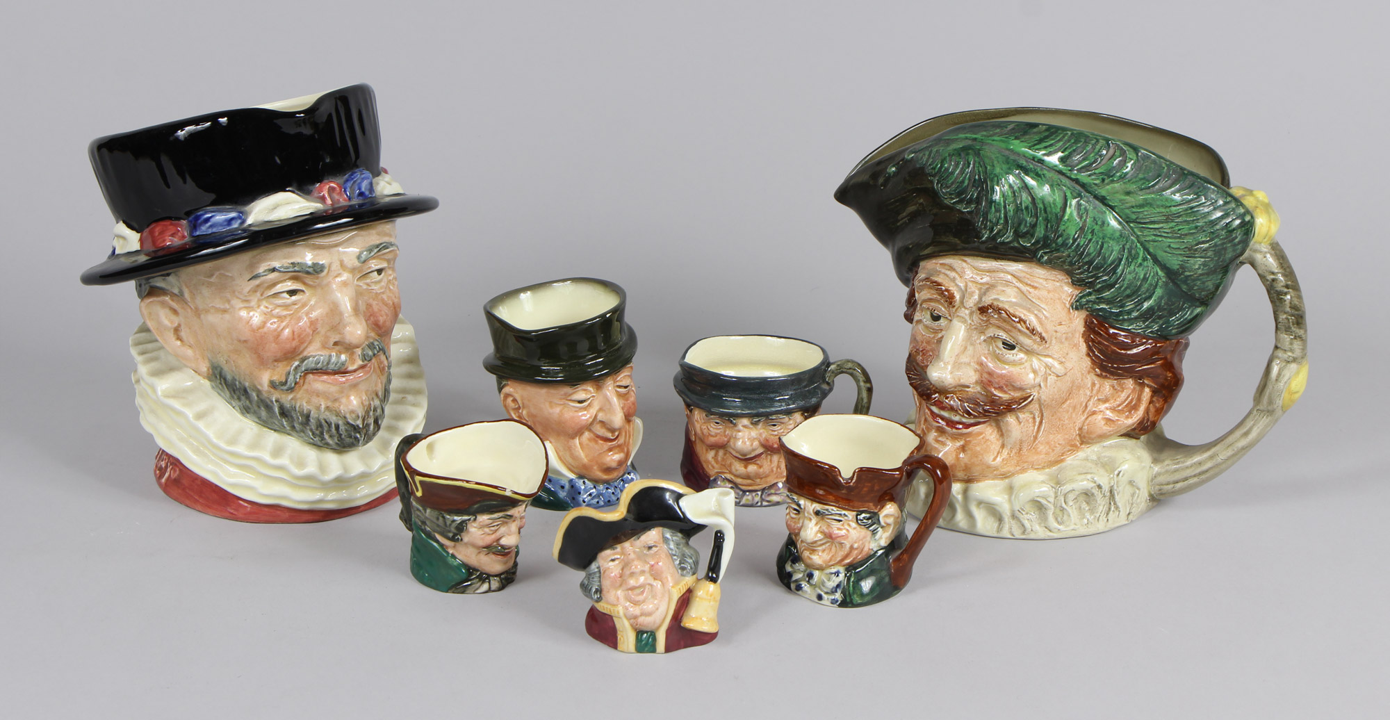  SIETE �TOBY JUGS' DE POTTERY INGLESA ROYAL DOULTON.