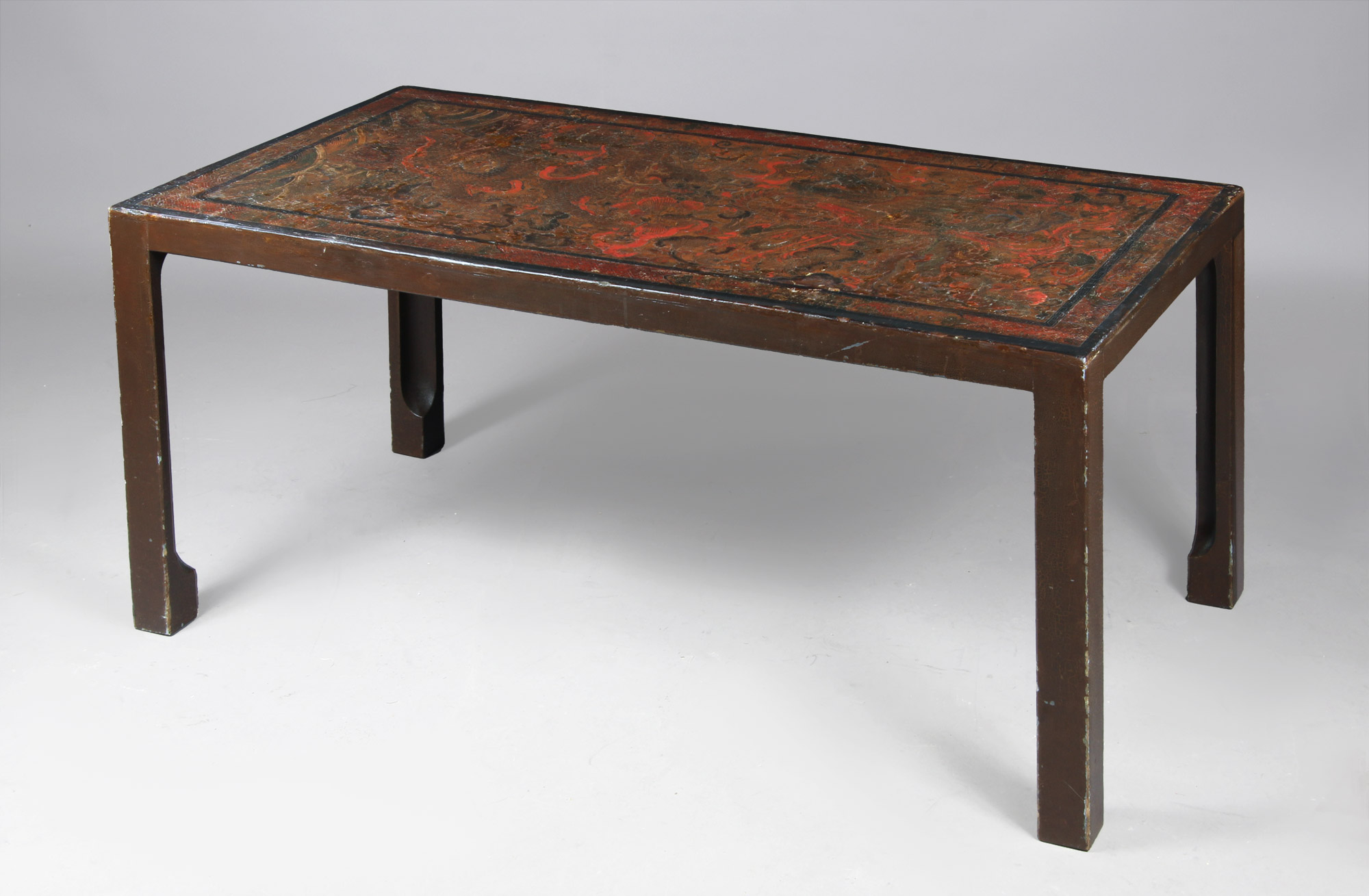  ANTIGUA MESA BAJA RECTANGULAR DE LACA CHINA. 